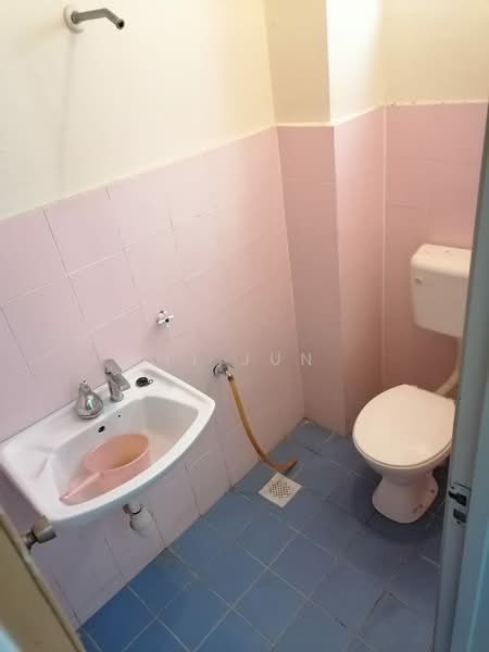 Apartment for Sale at Pangsapuri Kasturi Mewah - Yi Jun - Bathroom - PropertyGuru.com.my