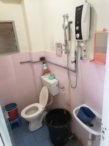 Apartment for Sale at Pangsapuri Kasturi Mewah - Yi Jun - Bathroom - PropertyGuru.com.my