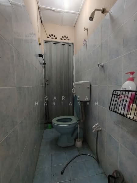 Rumah Teres 1 Tingkat untuk Dijual di U6,Taman Subang Baru (Shah Alam) - Sariza Hartanah - Bathroom - PropertyGuru.com.my