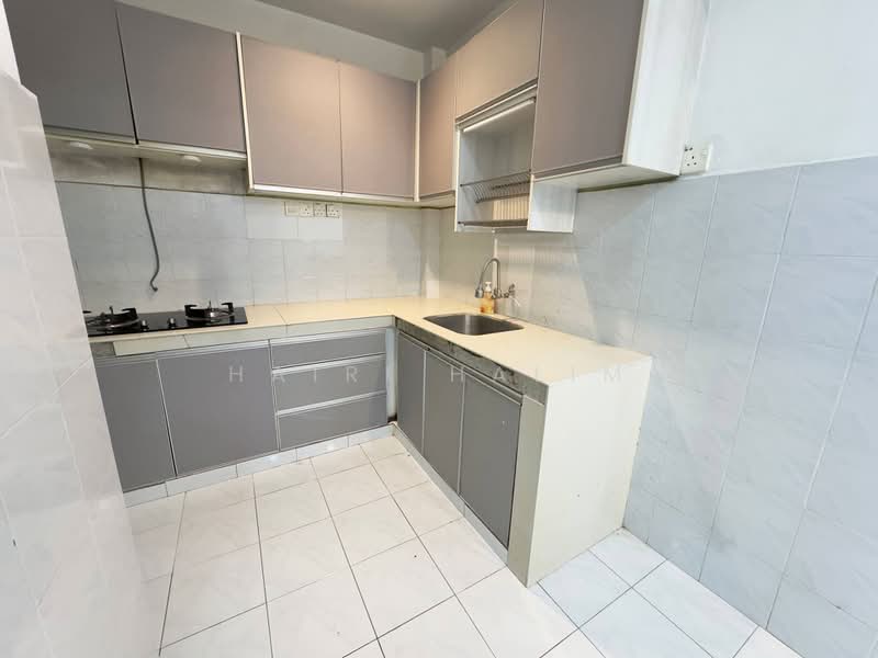 Pangsapuri untuk Dijual di Pangsapuri Putra Indah - Hairi Halim - PropertyGuru.com.my