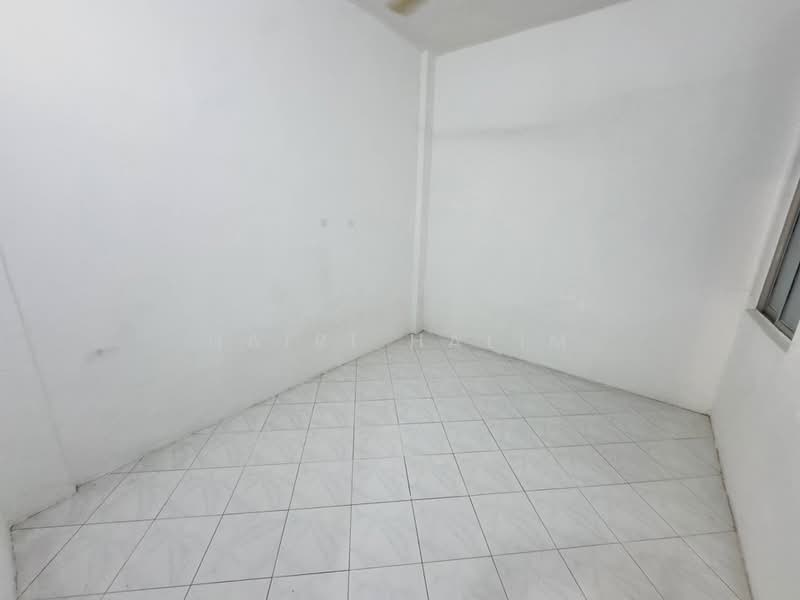 Pangsapuri untuk Dijual di Pangsapuri Putra Indah - Hairi Halim - PropertyGuru.com.my