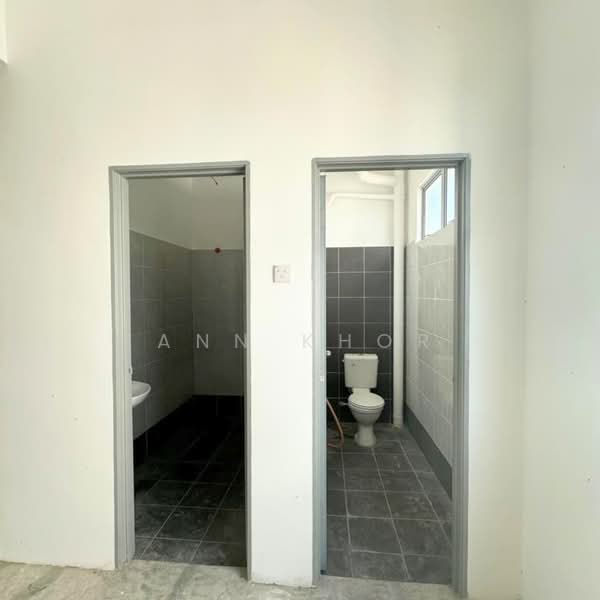 Kedai / Pejabat untuk Disewa di Seriab (Perlis) - Ann Khor - Bathroom - PropertyGuru.com.my