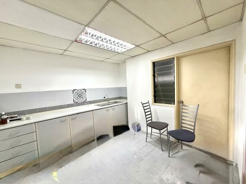 Pejabat untuk Disewa di KLCC (KL City Centre) - Dennix Chin - Kitchen - PropertyGuru.com.my
