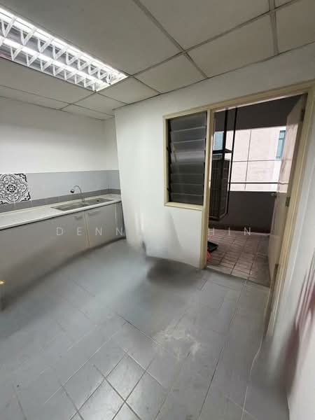 Pejabat untuk Disewa di KLCC (KL City Centre) - Dennix Chin - Kitchen - PropertyGuru.com.my