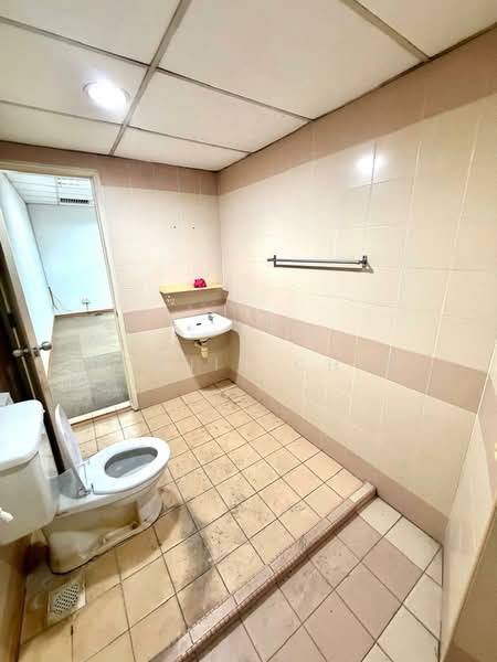 Pejabat untuk Disewa di KLCC (KL City Centre) - Dennix Chin - Bathroom - PropertyGuru.com.my