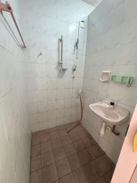 Rumah Teres 1-Tingkat untuk Dijual di Taman Sri Segambut (Segambut) - Coyee Wong - Bathroom - PropertyGuru.com.my
