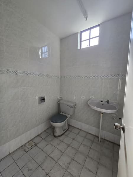 Bungalow for Rent in Taman Century (Johor Bahru) - Eric Loo - Bathroom - PropertyGuru.com.my