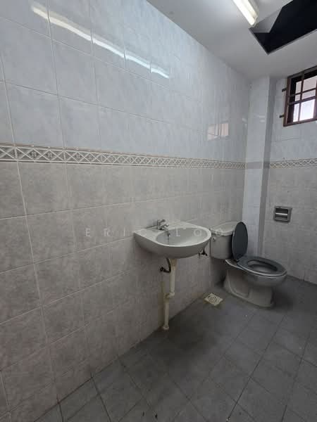 Bungalow for Rent in Taman Century (Johor Bahru) - Eric Loo - Bathroom - PropertyGuru.com.my
