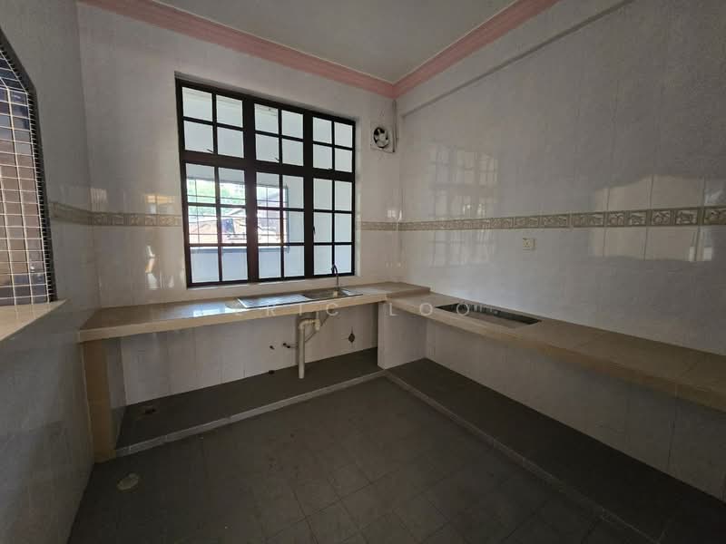 Bungalow for Rent in Taman Century (Johor Bahru) - Eric Loo - Kitchen - PropertyGuru.com.my