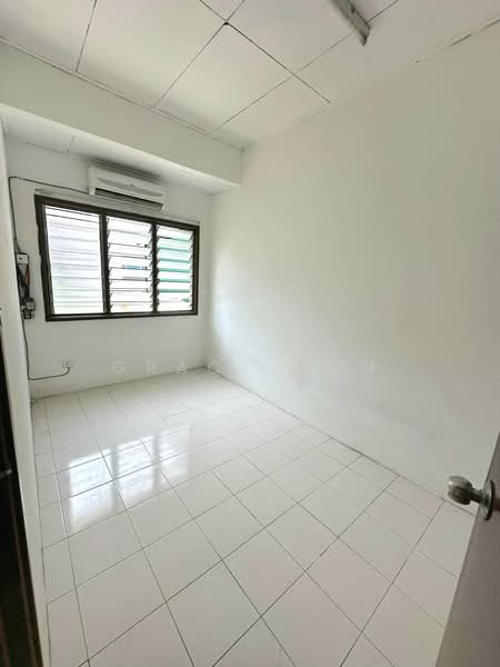 Rumah Teres 2 Tingkat untuk Dijual di Taman Lestari Putra (Seri Kembangan) - Grace Oon - Interior - PropertyGuru.com.my