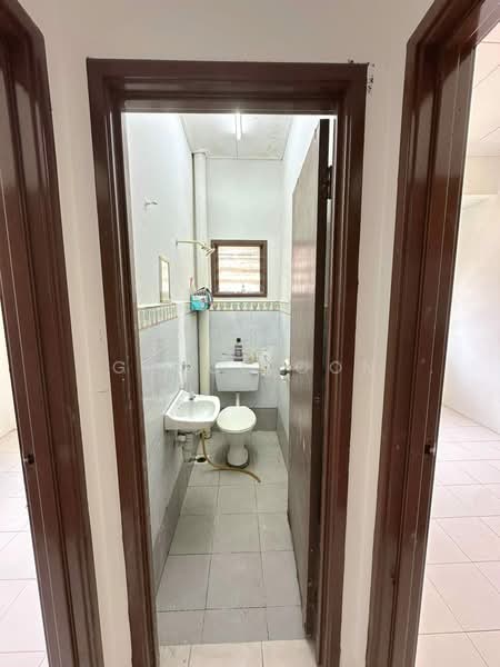 Rumah Teres 2 Tingkat untuk Dijual di Taman Lestari Putra (Seri Kembangan) - Grace Oon - Bathroom - PropertyGuru.com.my
