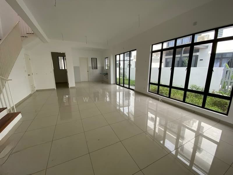 Rumah Berkembar untuk Dijual di Setia Utama (Setia Alam) - Elwin Chok - Living Room - PropertyGuru.com.my