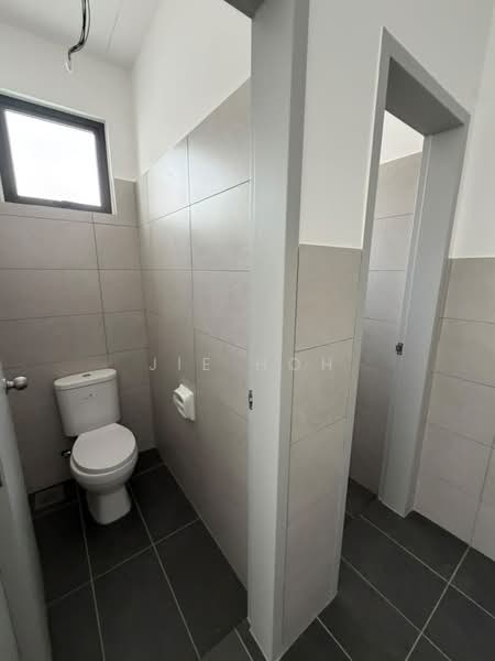 Shop for Rent in Bandar Rimbayu (Telok Panglima Garang) - Jie Hoh - Bathroom - PropertyGuru.com.my