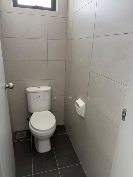Shop for Rent in Bandar Rimbayu (Telok Panglima Garang) - Jie Hoh - Bathroom - PropertyGuru.com.my