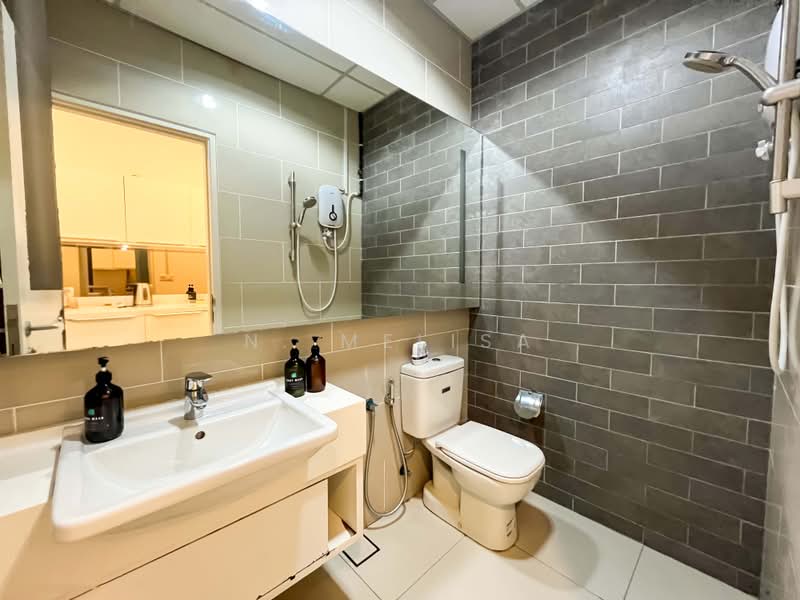 Kediaman Servis untuk Dijual di Vida Bukit Ceylon - N. Melisa - Bathroom - PropertyGuru.com.my