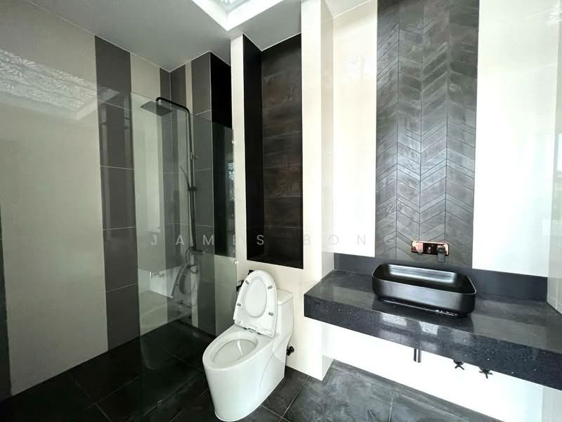 Rumah Berkembar untuk Dijual di Setia Tropika (Johor Bahru) - James Bong - Bathroom - PropertyGuru.com.my