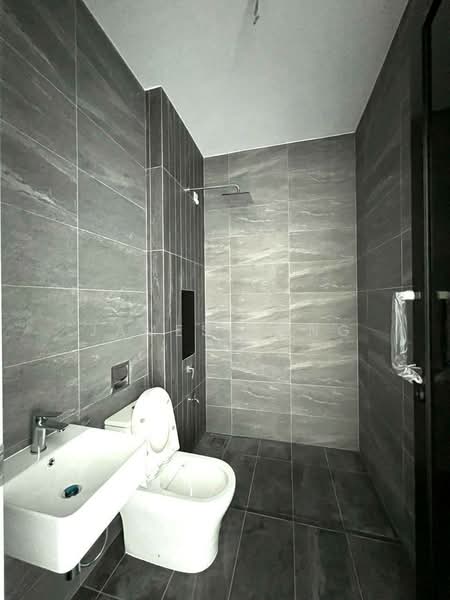 Rumah Berkembar untuk Dijual di Setia Tropika (Johor Bahru) - James Bong - Bathroom - PropertyGuru.com.my