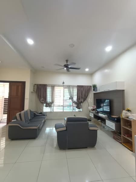 2-storey Terraced House for Sale in Taman Bukit Serdang (Seri Kembangan) - CL Chin - Living Room - PropertyGuru.com.my
