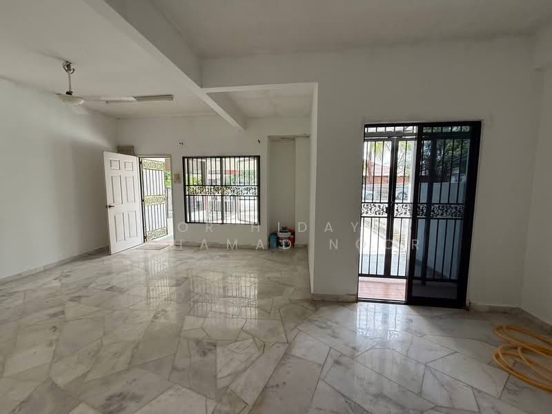 Rumah Teres untuk Dijual di Taman Pinggiran Senawang (Sungai Gadut) - Noor Hidayah Mohamad Noor - Living Room - PropertyGuru.com.my