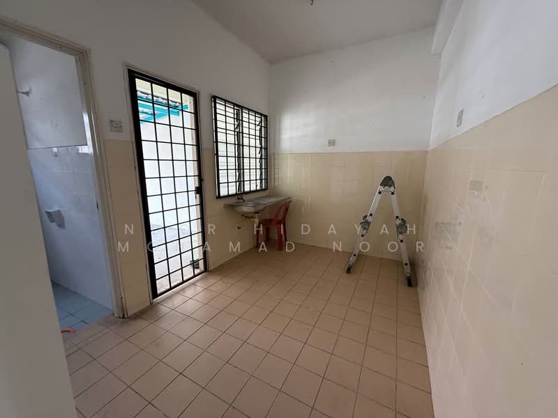 Rumah Teres untuk Dijual di Taman Pinggiran Senawang (Sungai Gadut) - Noor Hidayah Mohamad Noor - Kitchen - PropertyGuru.com.my
