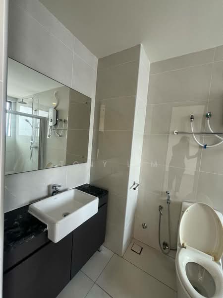 Kondominium untuk Dijual di Royal Strand @ Country Garden Danga Bay - Tony Lim - Bathroom - PropertyGuru.com.my