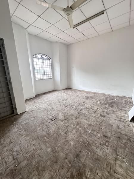 Rumah Teres 2 Tingkat untuk Dijual di Taman Seri Mangga (Balai Panjang) - Jason Tay - Master Bedroom - PropertyGuru.com.my