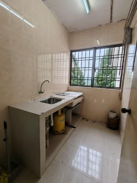 Flat for Sale at Flat Daisy - Melinda Ee - Kitchen - PropertyGuru.com.my