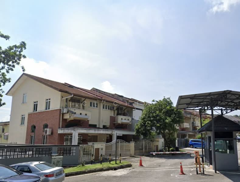 2.5-storey Terraced House for Sale in Taman Bukit Serdang (Seri Kembangan) - CL Chin - Exterior - PropertyGuru.com.my