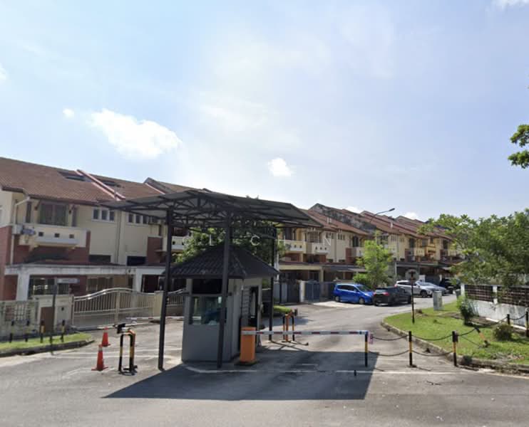 2.5-storey Terraced House for Sale in Taman Bukit Serdang (Seri Kembangan) - CL Chin - Exterior - PropertyGuru.com.my