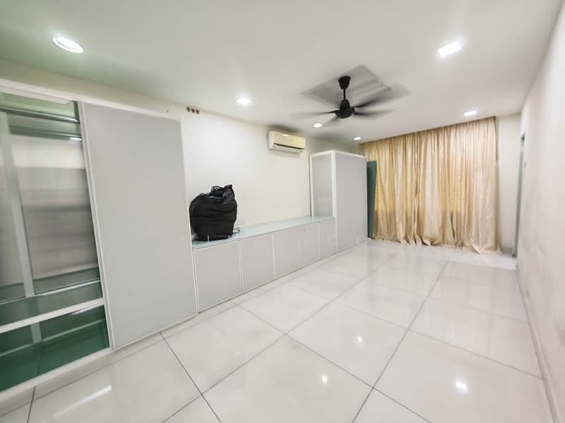 Rumah Berkembar untuk Dijual di Bandar Bukit Tinggi (Klang) - King Loo - Living Room - PropertyGuru.com.my