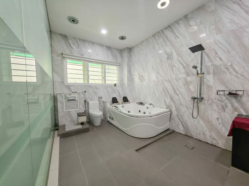 Rumah Berkembar untuk Dijual di Bandar Bukit Tinggi (Klang) - King Loo - Bathroom - PropertyGuru.com.my