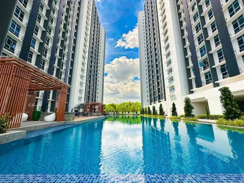 Servis Apartment untuk Dijual di MIRAI Residences - Jeff Cheah - Pool - PropertyGuru.com.my