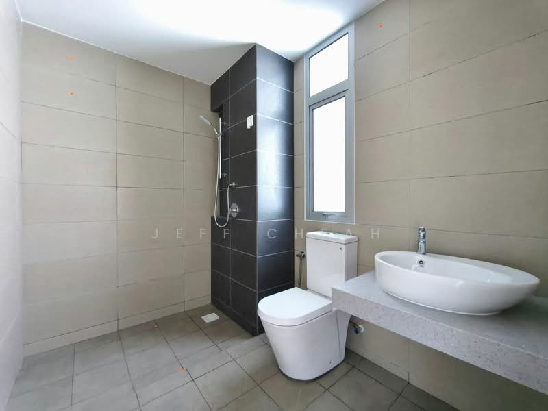 Servis Apartment untuk Dijual di MIRAI Residences - Jeff Cheah - Bathroom - PropertyGuru.com.my