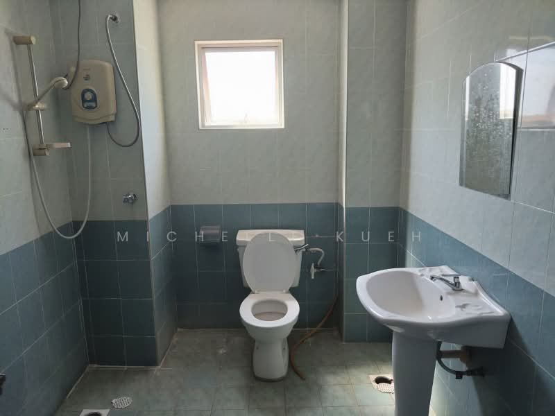 Hotel / Resort for Rent in Taman Melaka Raya (Melaka City) - Michelle Kueh - Bathroom - PropertyGuru.com.my