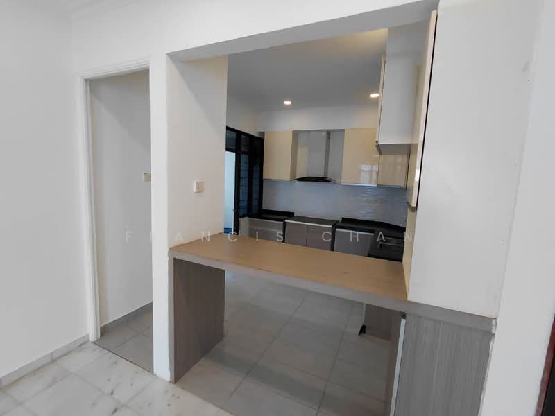 Kondominium untuk Dijual di Marina Tower (Ratu Mutiara) - Francis Chan - Kitchen - PropertyGuru.com.my