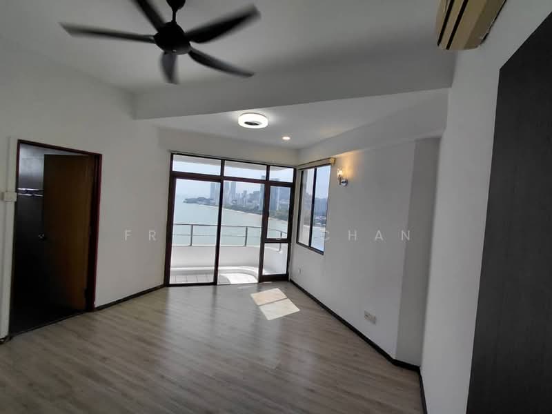 Kondominium untuk Dijual di Marina Tower (Ratu Mutiara) - Francis Chan - Living Room - PropertyGuru.com.my