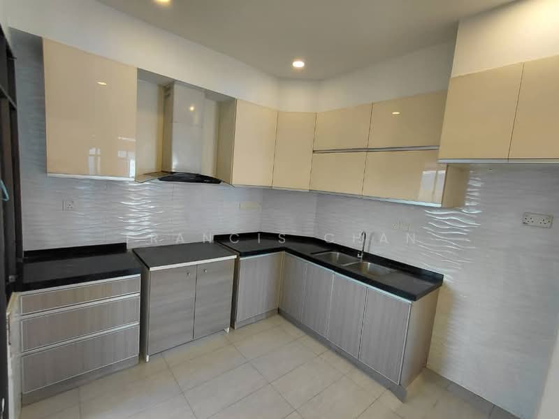 Kondominium untuk Dijual di Marina Tower (Ratu Mutiara) - Francis Chan - Kitchen - PropertyGuru.com.my
