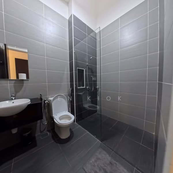 Cluster House for Rent in Eco Spring (Johor Bahru) - Jen Kiok - Bathroom - PropertyGuru.com.my