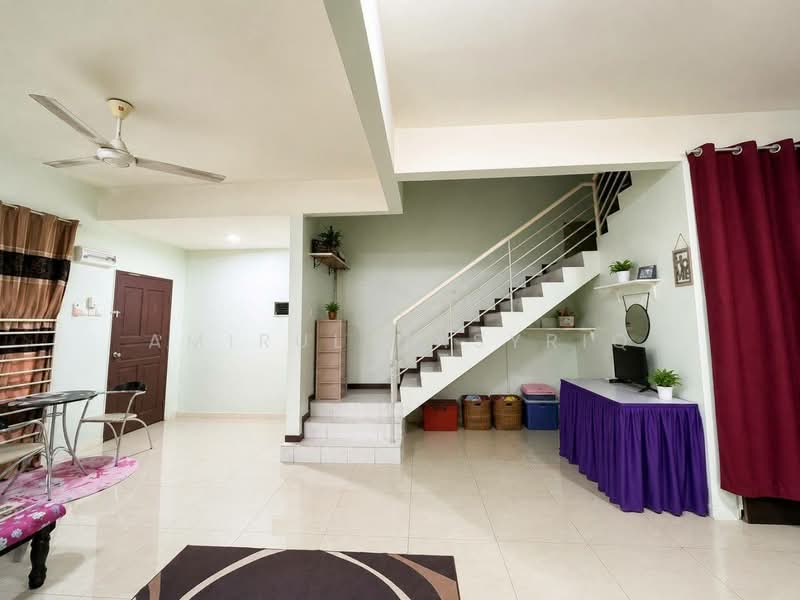 Terraced House for Sale in Sungai Buloh (Selangor) - Amirul Nasyriq - Living Room - PropertyGuru.com.my