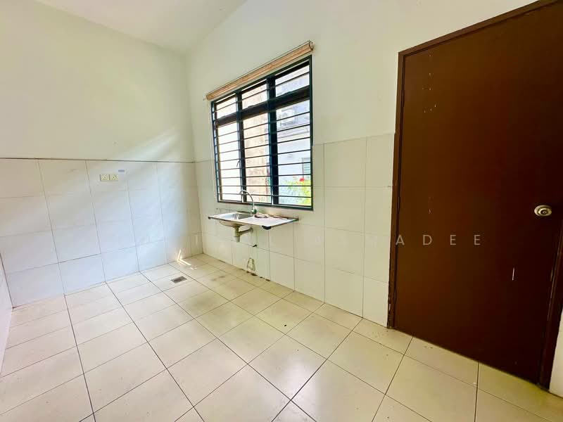2-storey Terraced House for Sale in Bandar Puteri (Klang) - Zulhaikal Asmadee - Kitchen - PropertyGuru.com.my