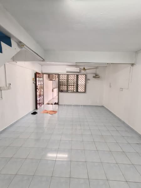 Rumah Teres 2-Tingkat untuk Dijual di Taman Desa Cemerlang (Ulu Tiram) - Michelle Kueh - Living Room - PropertyGuru.com.my
