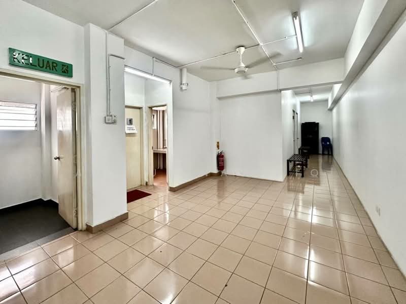 Retail Office for Rent in Nilai (Negeri Sembilan) - Amirul Nasyriq - Corridor - PropertyGuru.com.my