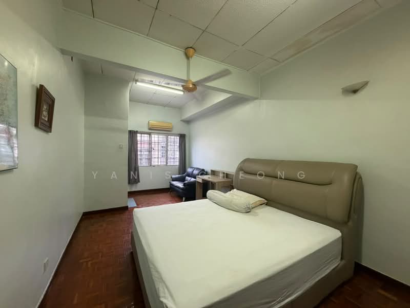 Rumah Teres 2 Tingkat untuk Dijual di Bandar Sri Damansara (Selangor) - Yanis Cheong - Bedroom - PropertyGuru.com.my