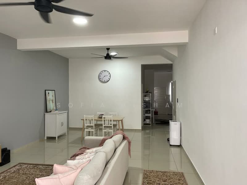2-storey Terraced House for Rent in Taman Ara Sendayan (Bandar Sri Sendayan) - Sofia Hisham - Living Room - PropertyGuru.com.my