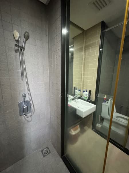 Condominium for Sale at 6 CapSquare - Michael Au - Bathroom - PropertyGuru.com.my