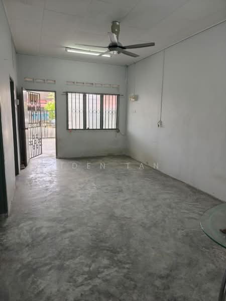 Rumah Teres 1 Tingkat untuk Dijual di Taman Ungku Tun Aminah (Skudai) - Iden Tan - Living Room - PropertyGuru.com.my