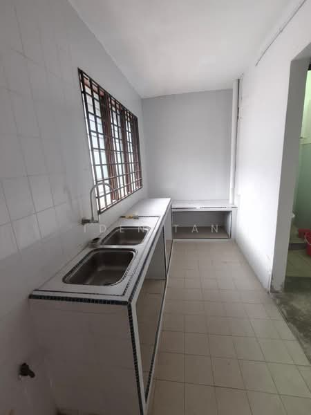 Rumah Teres 1 Tingkat untuk Dijual di Taman Ungku Tun Aminah (Skudai) - Iden Tan - Kitchen - PropertyGuru.com.my