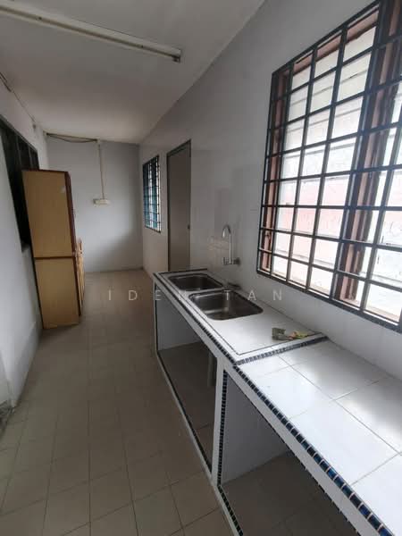 Rumah Teres 1 Tingkat untuk Dijual di Taman Ungku Tun Aminah (Skudai) - Iden Tan - Kitchen - PropertyGuru.com.my