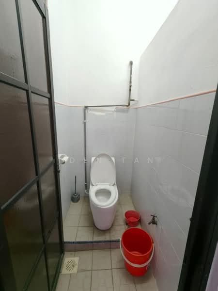 Rumah Teres 1 Tingkat untuk Dijual di Taman Ungku Tun Aminah (Skudai) - Iden Tan - Bathroom - PropertyGuru.com.my