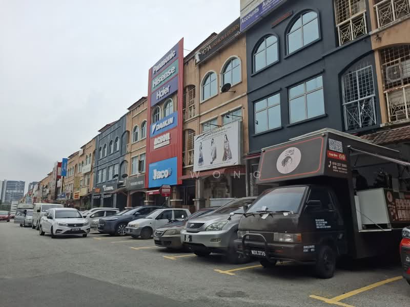 Shop for Rent in Bandar Puteri Puchong (Puchong) - FC Wong - Exterior - PropertyGuru.com.my